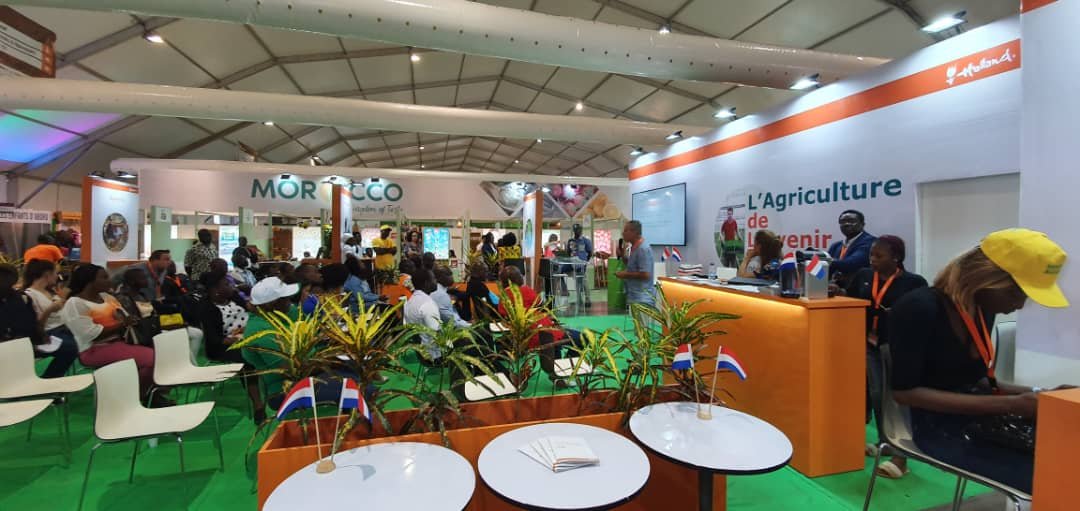 Stand builder in Dakar installing exhibition booth