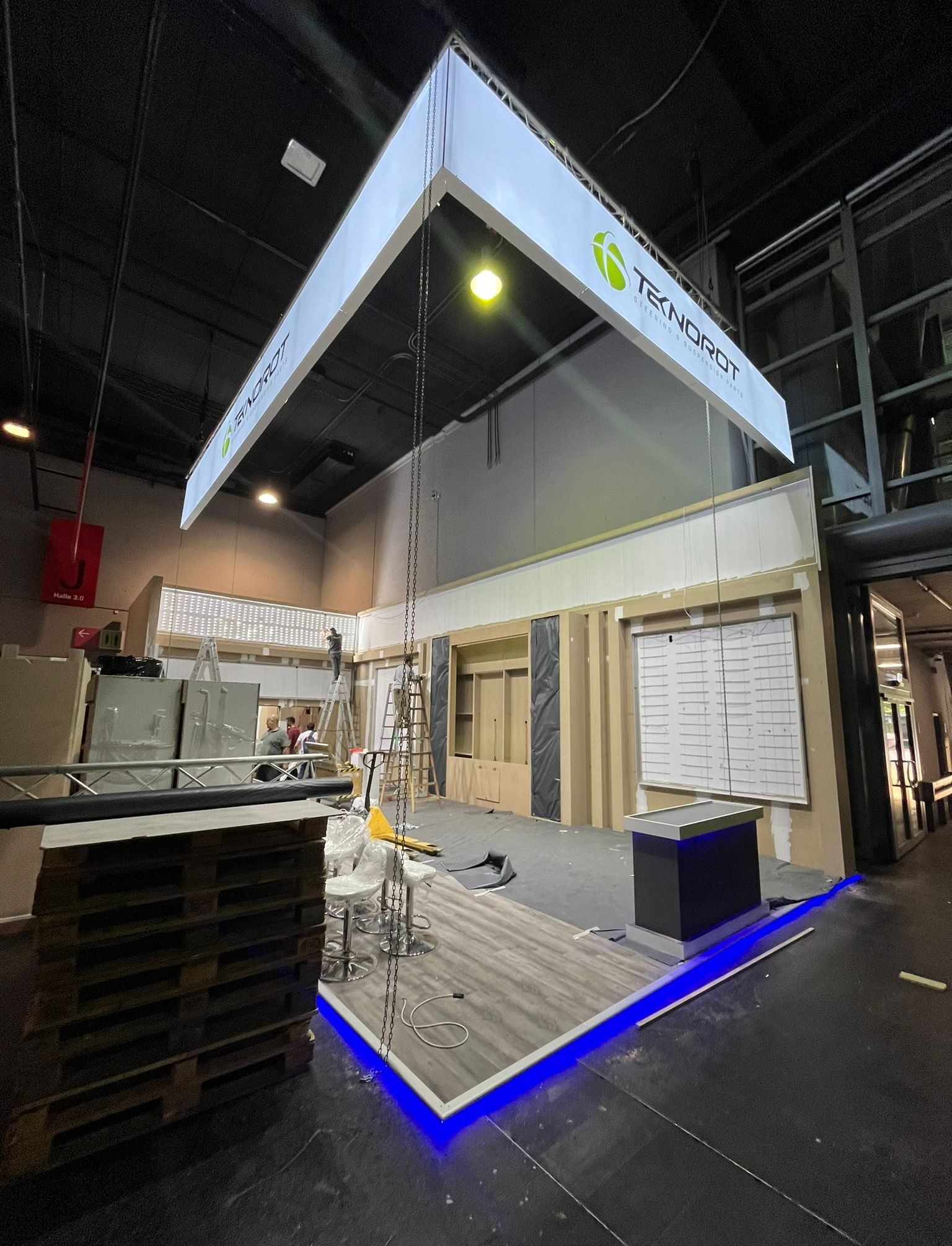 In-house production by expert stand builder