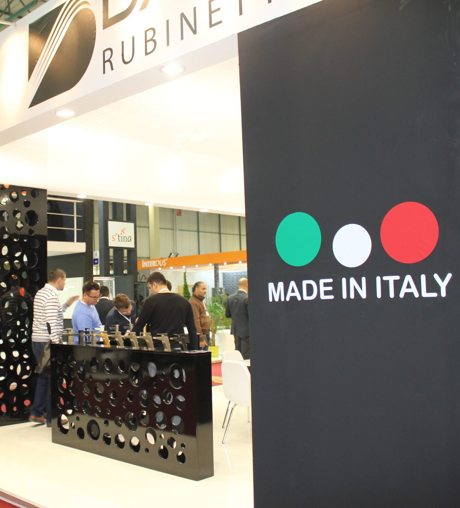 Custom stand design in Italy for exhibitions