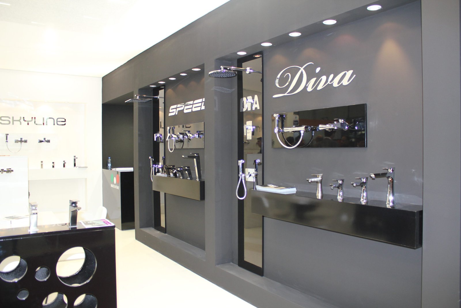 Custom stand design in Italy for exhibitions