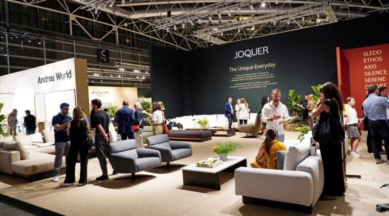 Design-forward booth at Feria Hábitat València 2025 by ExhibitStandBuilder