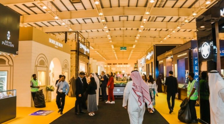 Custom-designed exhibition booth at Jewellery Arabia 2025 in Bahrain by ExhibitStandBuilder.